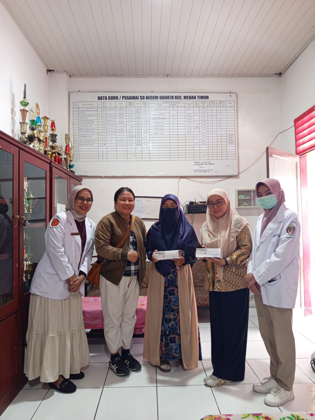 SD Negeri 060878 Mendukung Program Kesehatan dengan Pemberian Suntikan bagi Guru dan Siswa